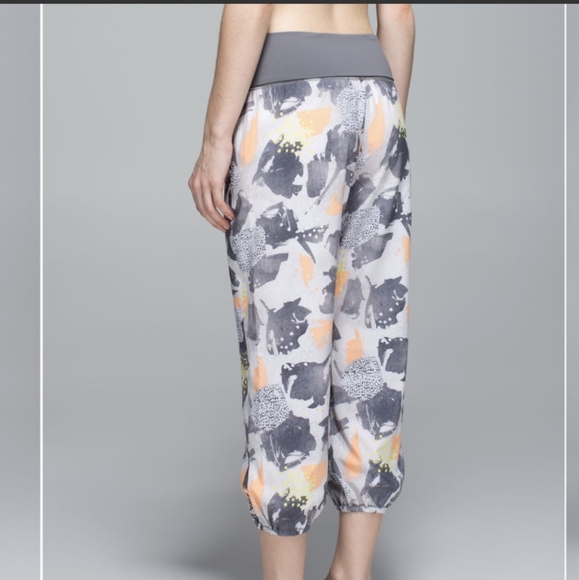 Lululemon Om Pant Mini Art Pop White Multi / Slate - Picture 2 of 11